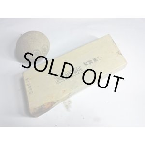 画像: 天然砥石 正本山 山城銘砥京都市右京区梅ケ畑産 中世中山戸前に刺さる三角株 0.9Kg 10872