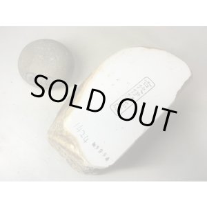 画像: 天然砥石 古代伊豫銘砥 最古の火成岩系砥桃さす白 1.4Kg 9994